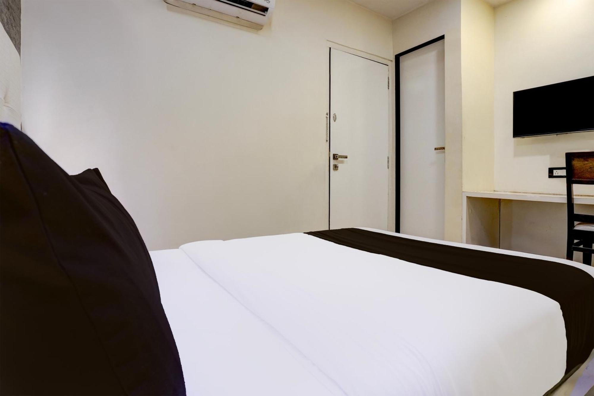 Hotel O Golden Star Мумбаи Экстерьер фото