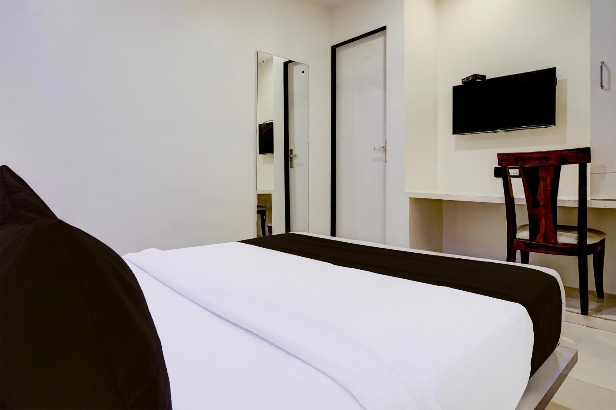 Hotel O Golden Star Мумбаи Экстерьер фото