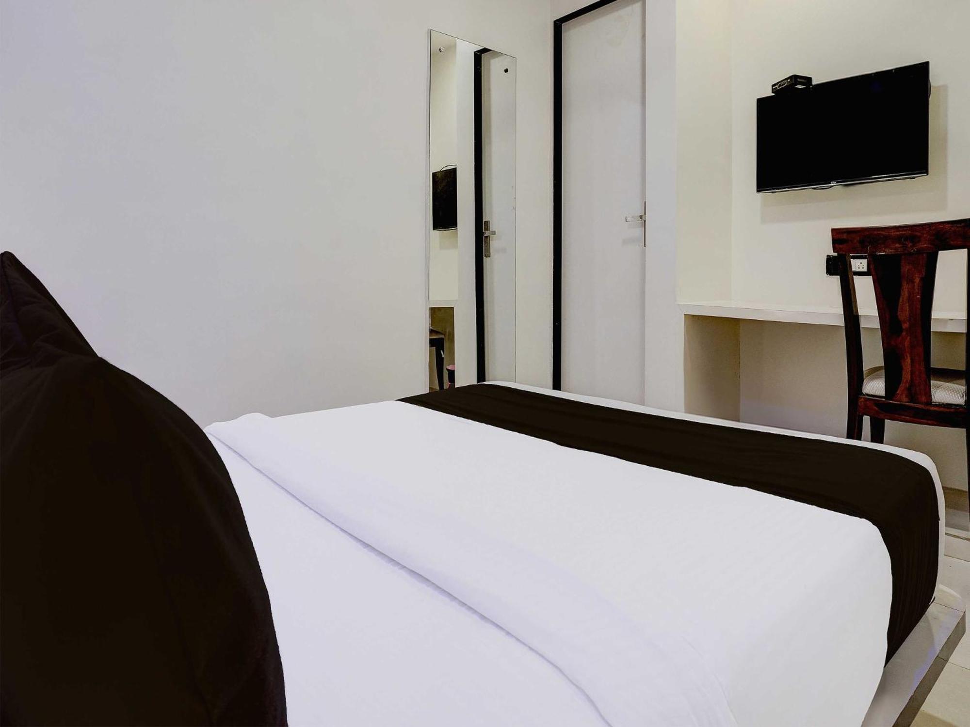 Hotel O Golden Star Мумбаи Экстерьер фото