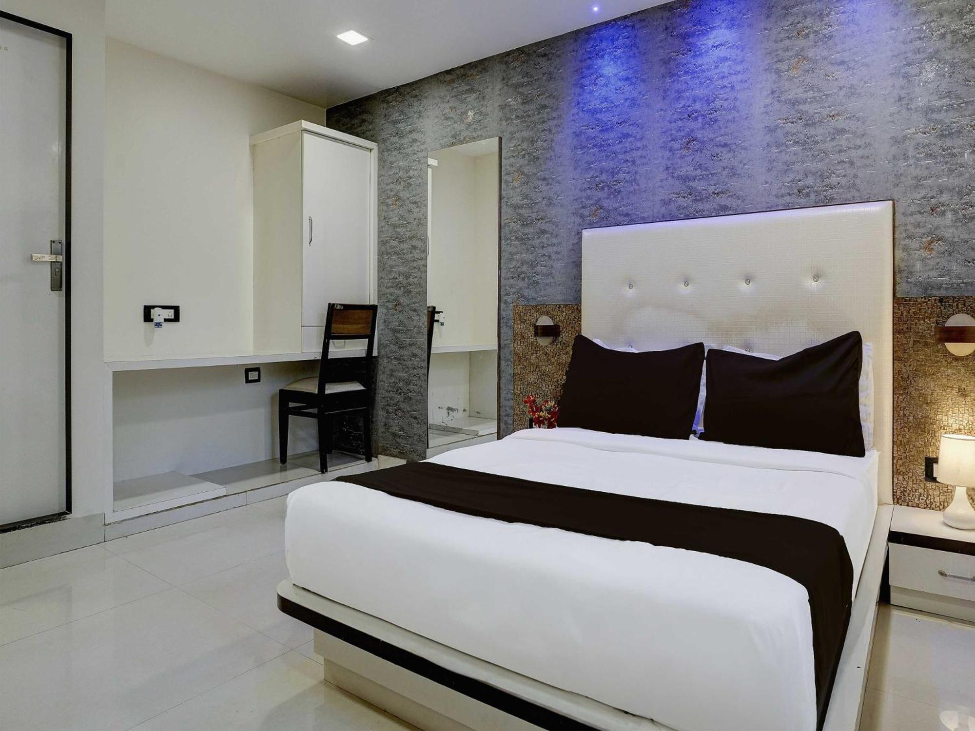 Hotel O Golden Star Мумбаи Экстерьер фото